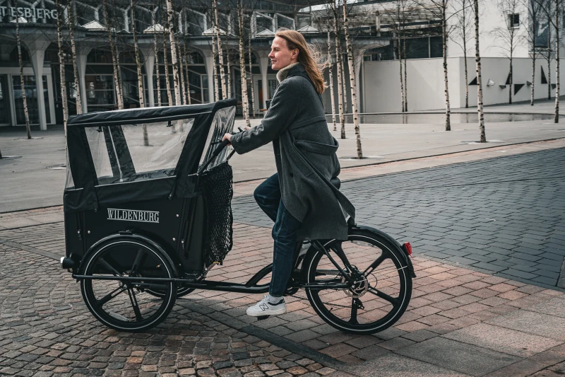 Emmas familie er glade for at have fået en el-ladcykel